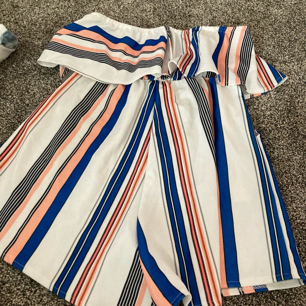 Colorful pretty romper. Size medium
